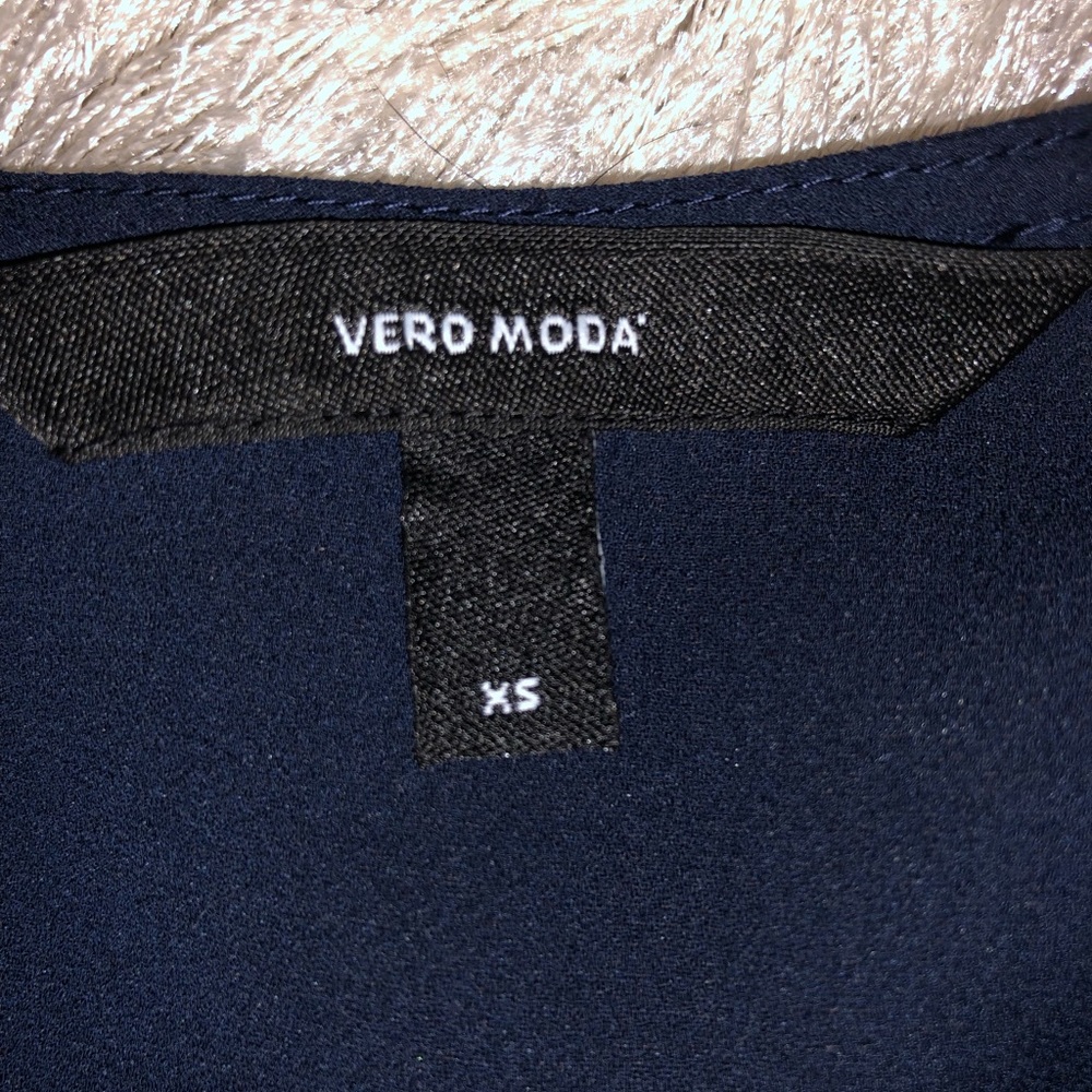 Embroidered blouse - Picture 4 of 4
